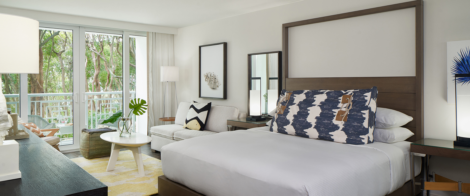 King Waterfront Room in Hammock Wing Baker's Cay