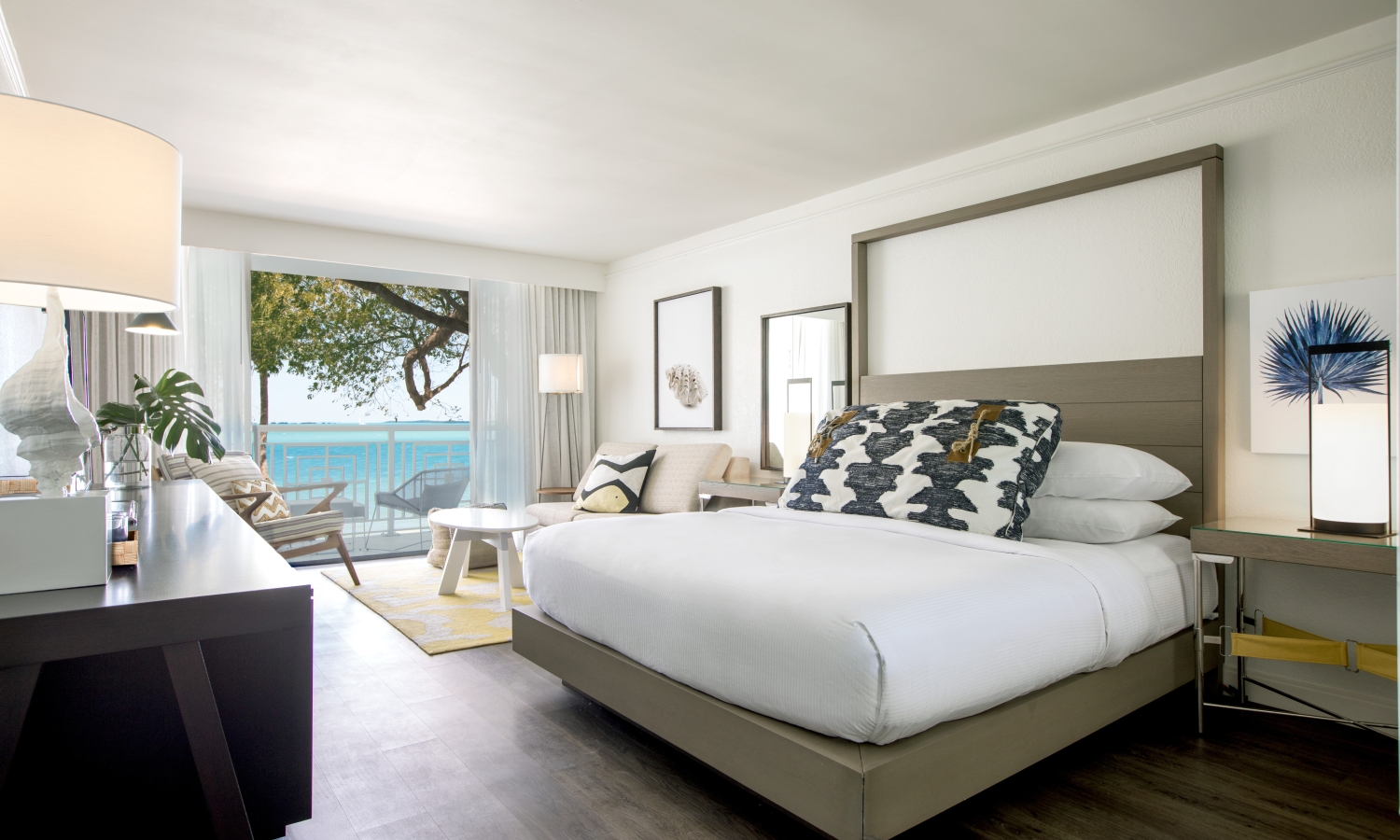 King waterfront room