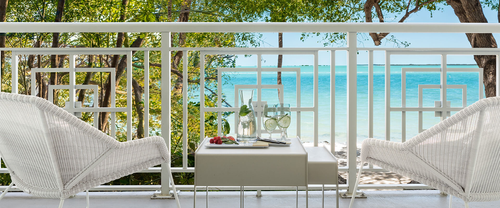 King Premium Partial Waterfront Room in Hammock Wing with Tub