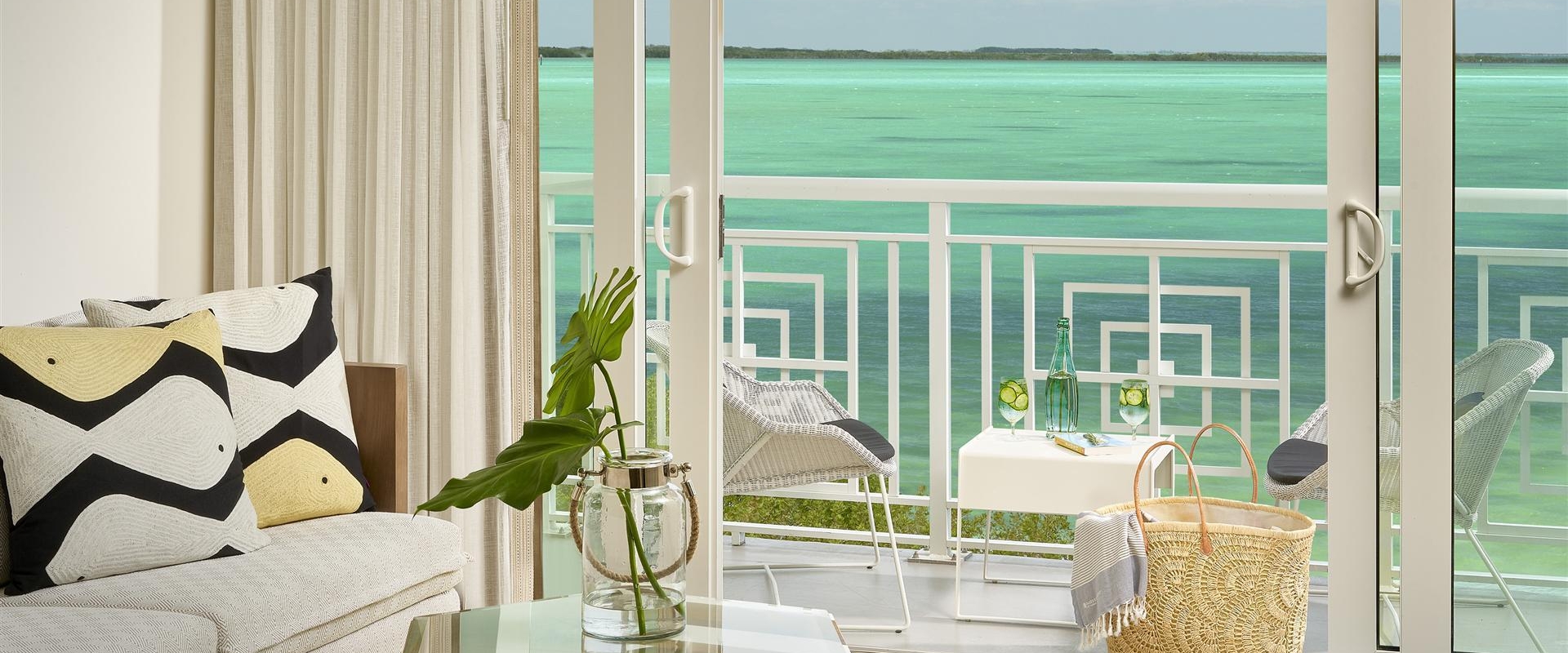 waterfront-suite-balcony