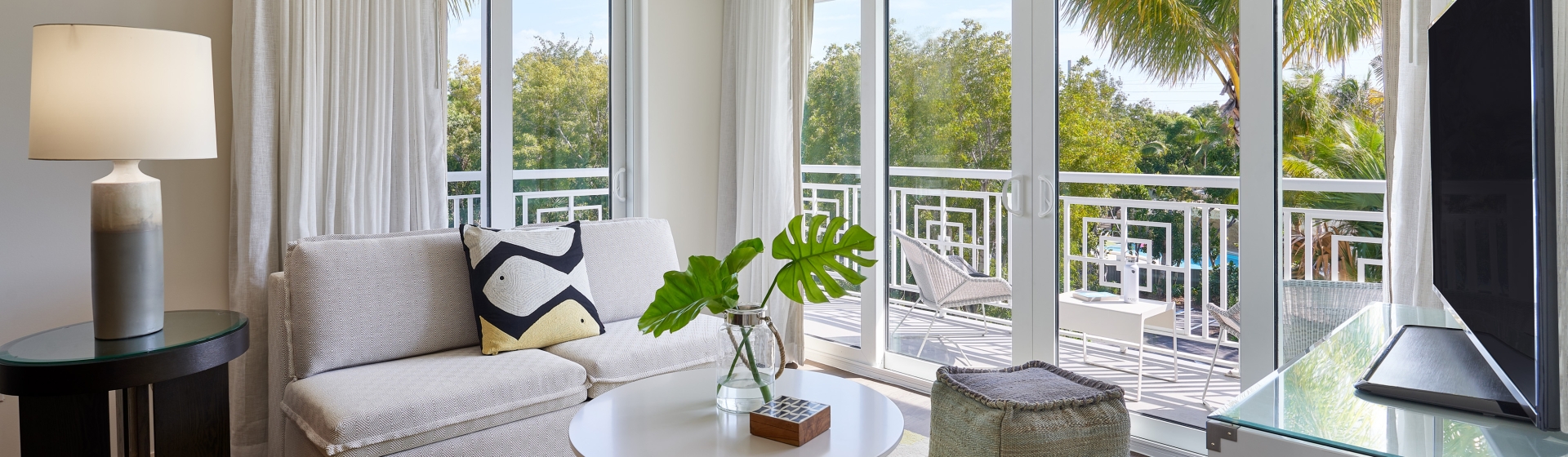 deluxe bakers cay suite