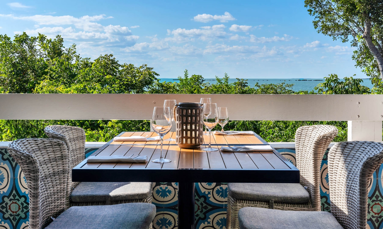 calusa restaurant terrace