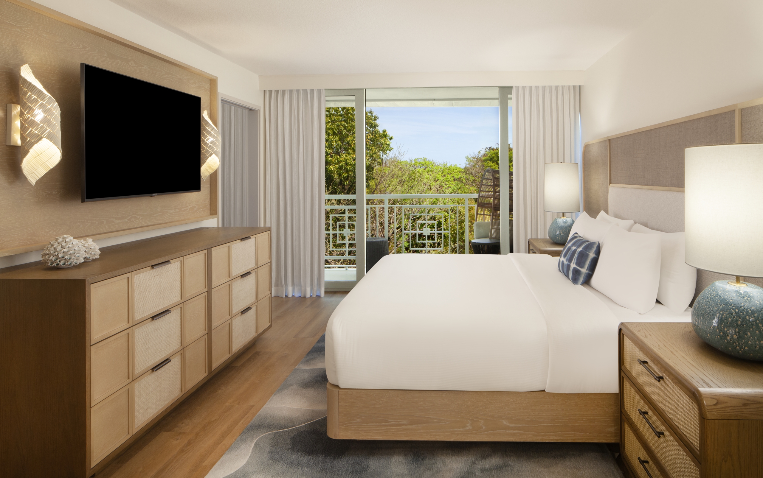 1 king bedroom suite with tv