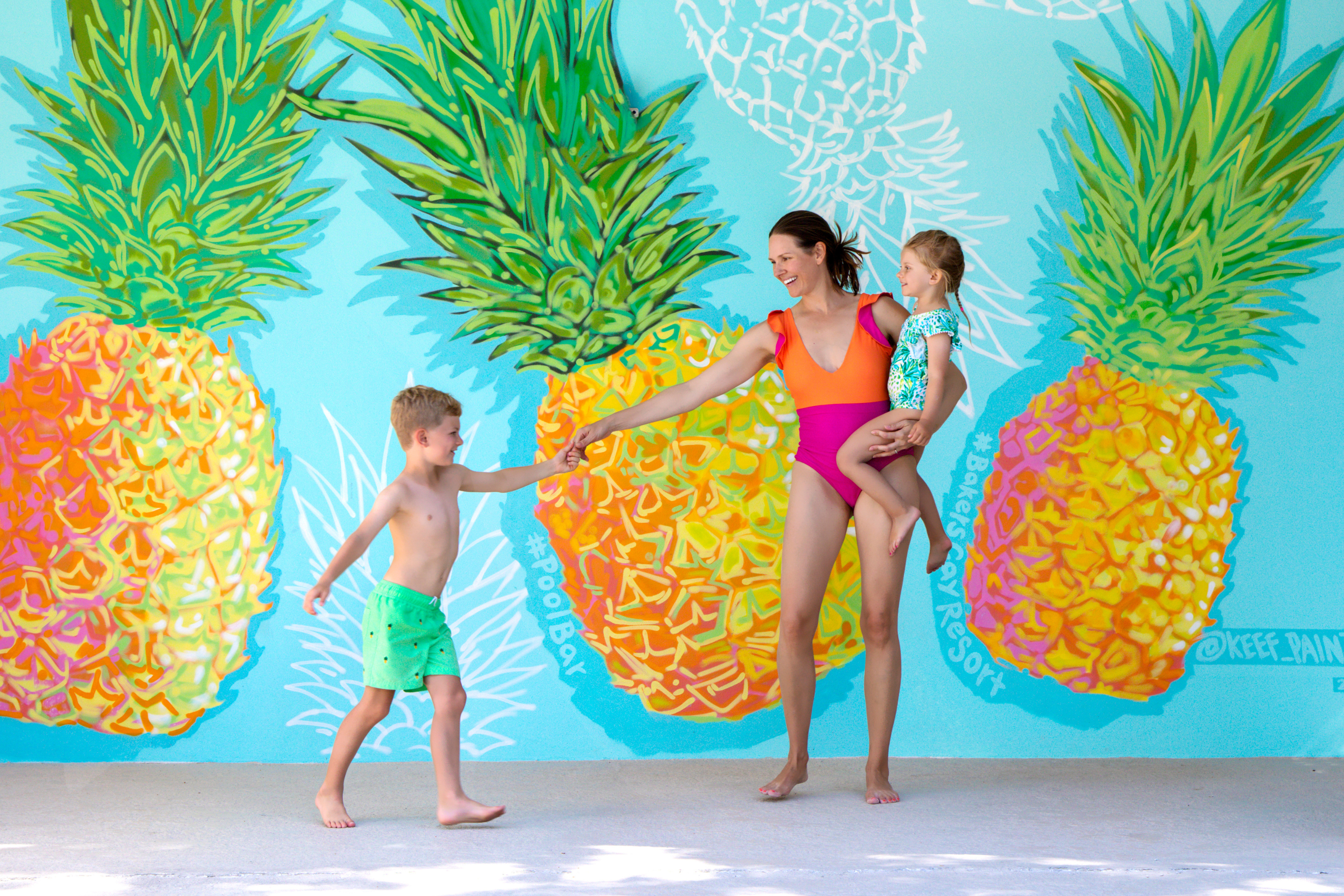 Family at the Pineapple Wall (3,000 X 2,000)